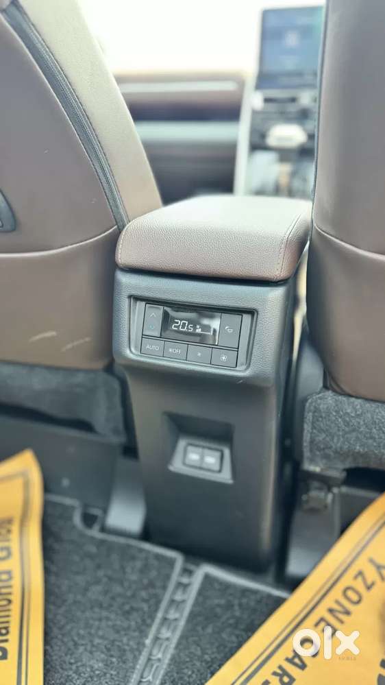 Toyota Innova Hycross 2.0 Zx Hybrid 7 Str, 2024, Petrol
