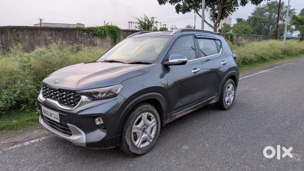 Kia Sonet
Model - 2020 December 
Fuel - Diesel
Sunroof Available