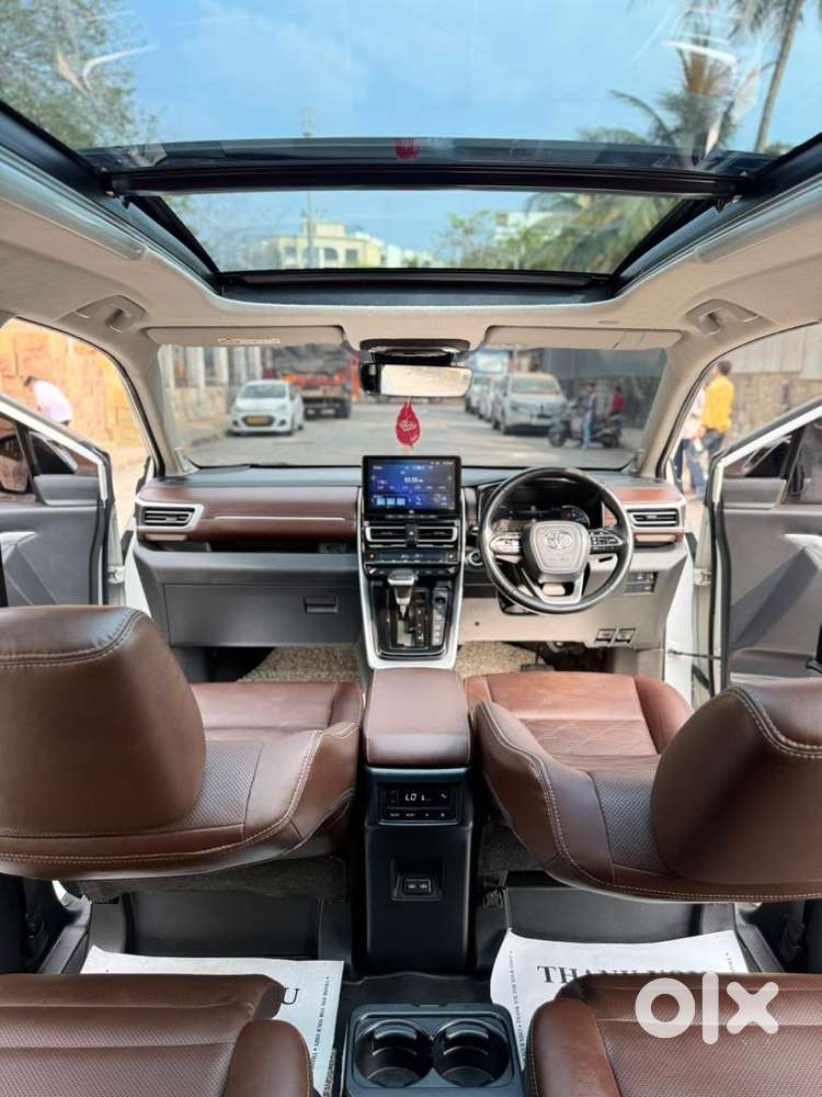 Toyota Innova Hycross 2023