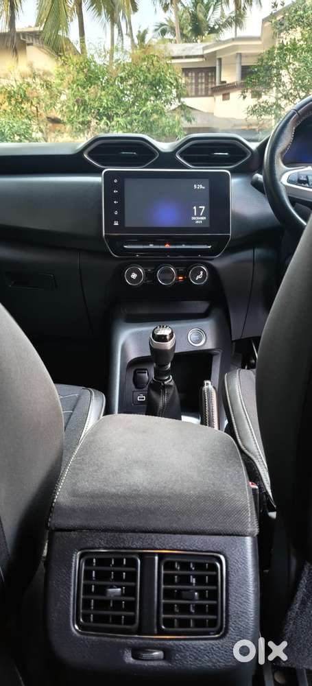 Nissan Magnite 1.0 Xv Premium, 2024, Petrol