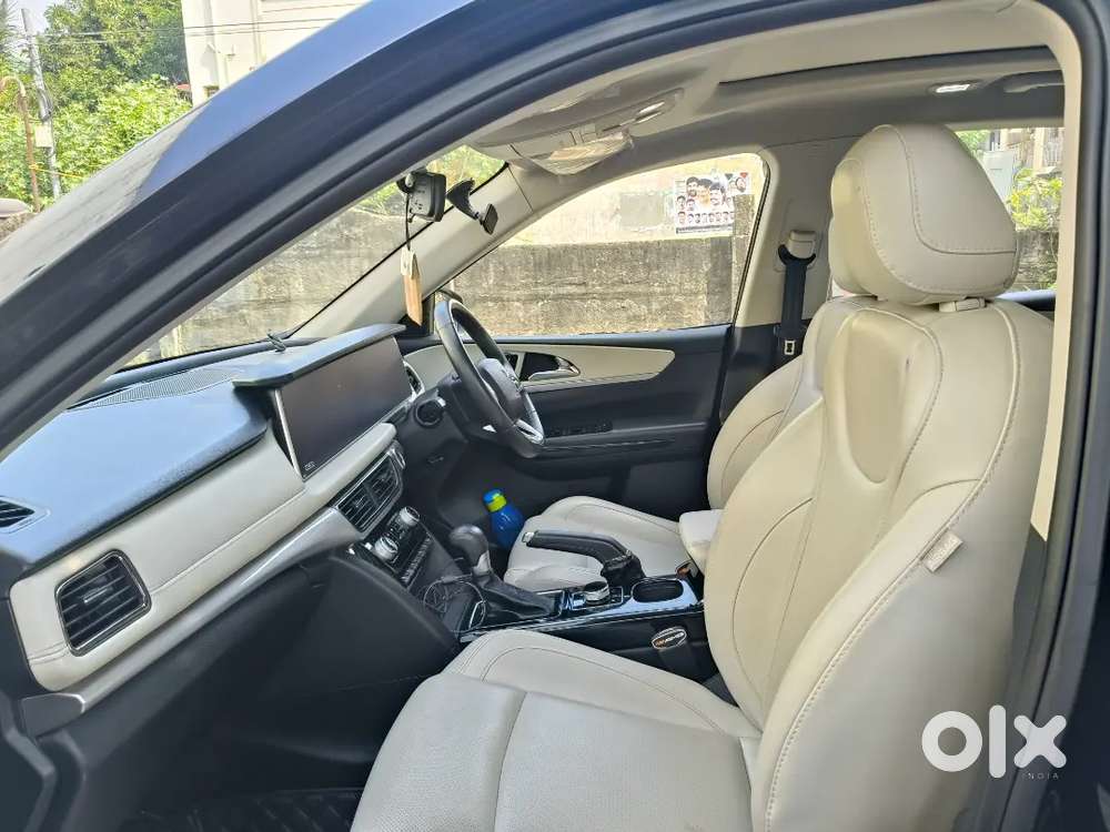 No Middle Man - Xuv 700 Ax7 Midnight Black Automatic Single Owner