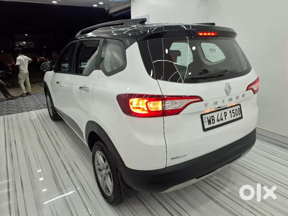 Renault Triber Rxz, 2023, Petrol