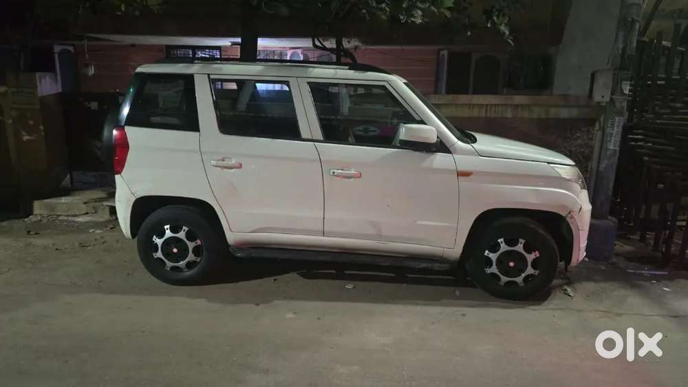 Mahindra Tuv 300 2016