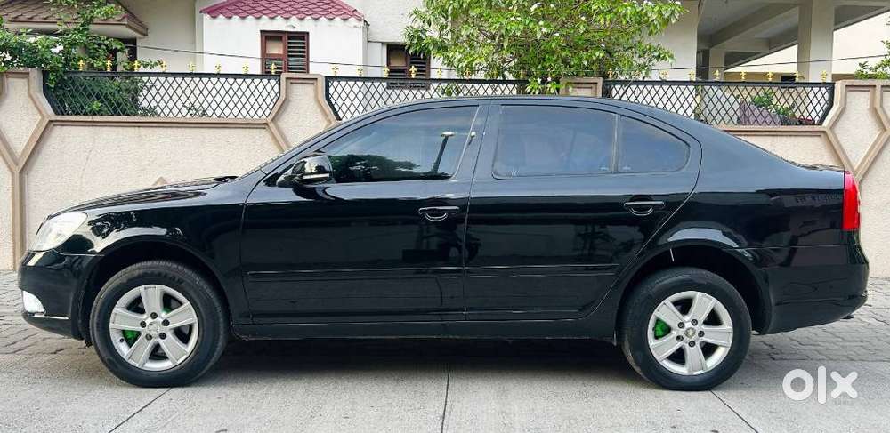 Skoda Laura Ambiente 2.0 Tdi Cr Manual, 2011, Diesel