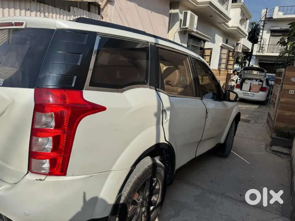 Mahindra Xuv500 2015 Diesel 125000 Km Driven