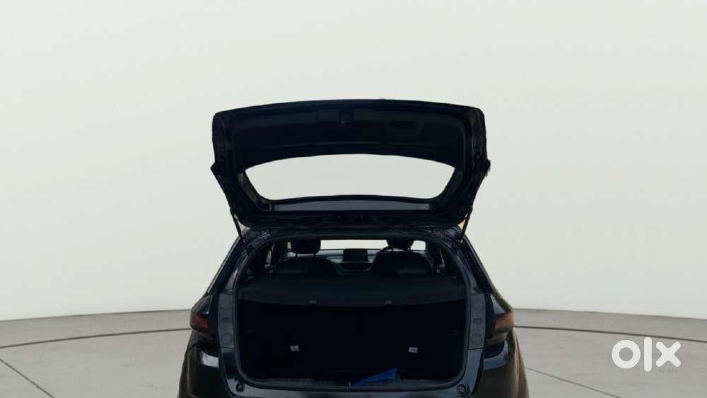Tata Altroz 1.2 Xza Plus Dark Edition Dct, 2022, Petrol