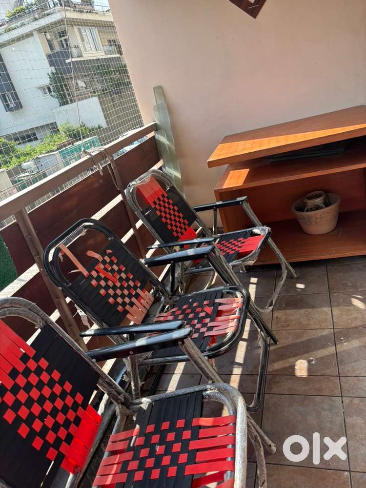 One computerwooden table andfour folding chair