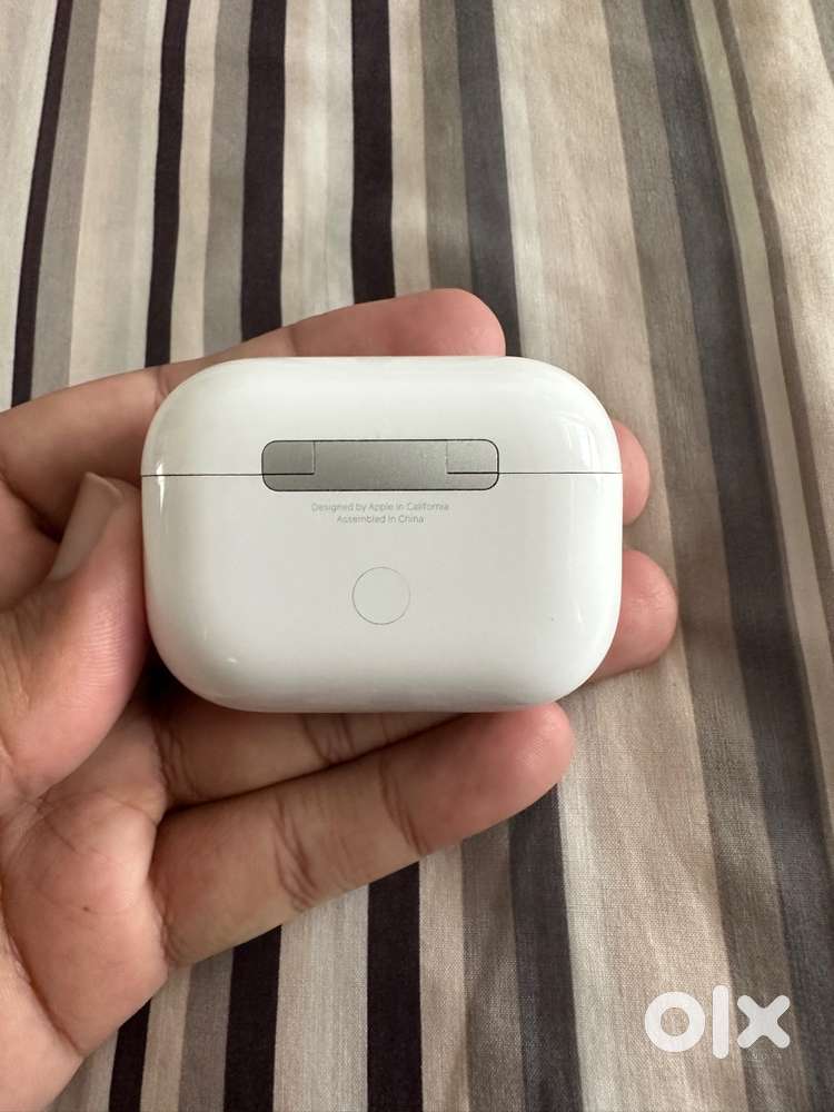 Apple AirPods Pro 2 – Lightning MagSafe Case Excellent Condition