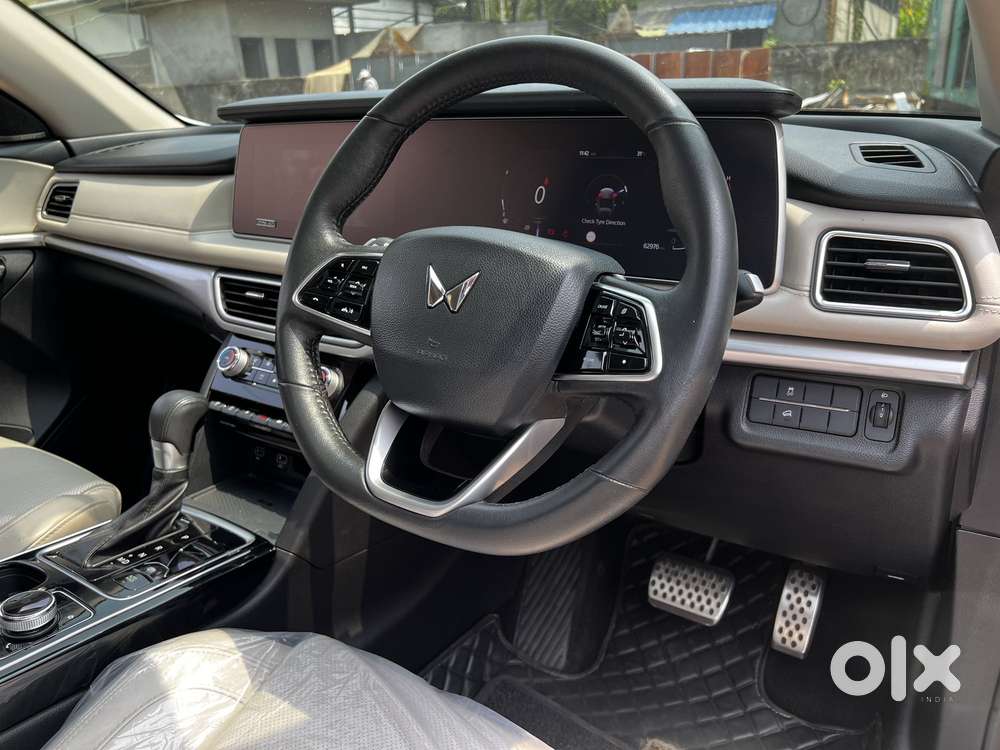 Mahindra Xuv700 2.2 Ax 7 Diesel At Luxury Pack Str, 2022, Diesel