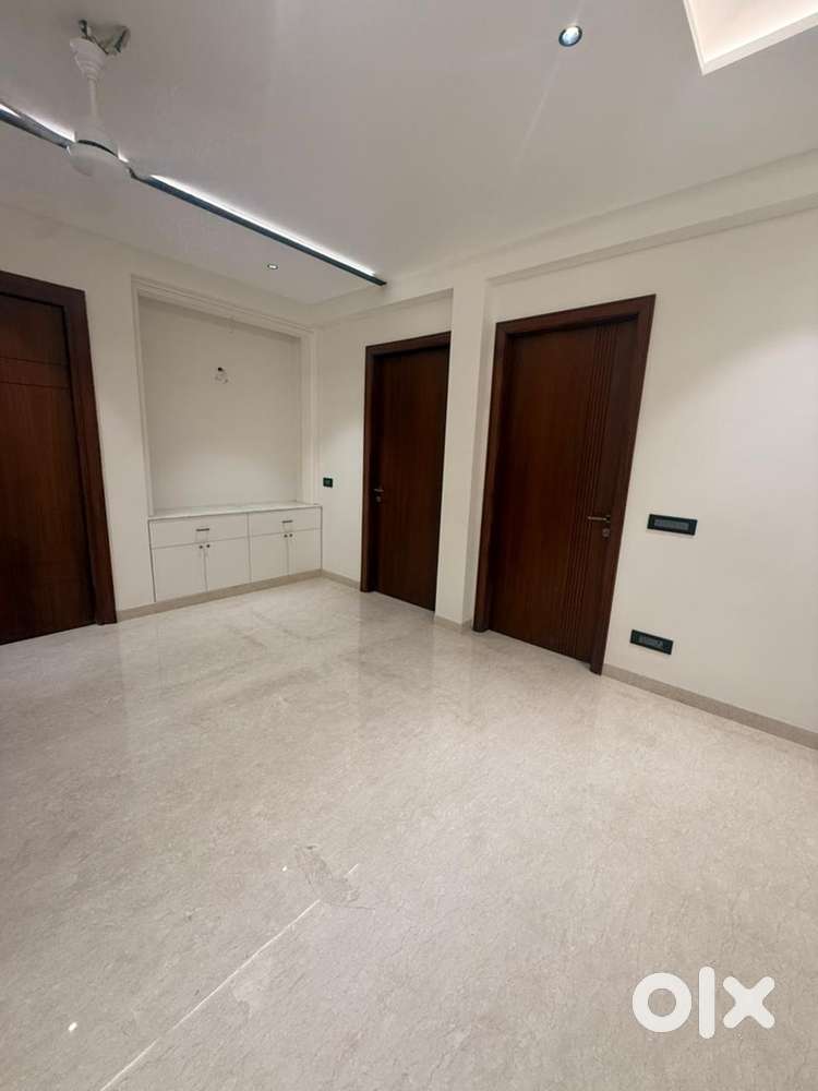 Rent 45000/- 250sq yrd luxury builder floor
