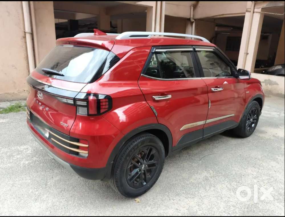 Hyundai Venue 2022 Petrol 61500 Km Driven