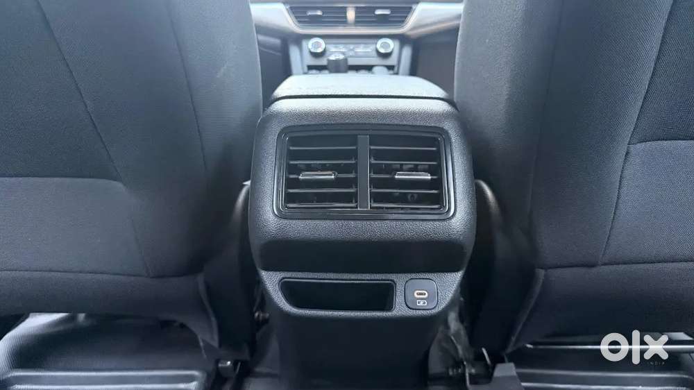 Mahindra Xuv700 2024 Petrol 15000 Km Driven 7 Seater