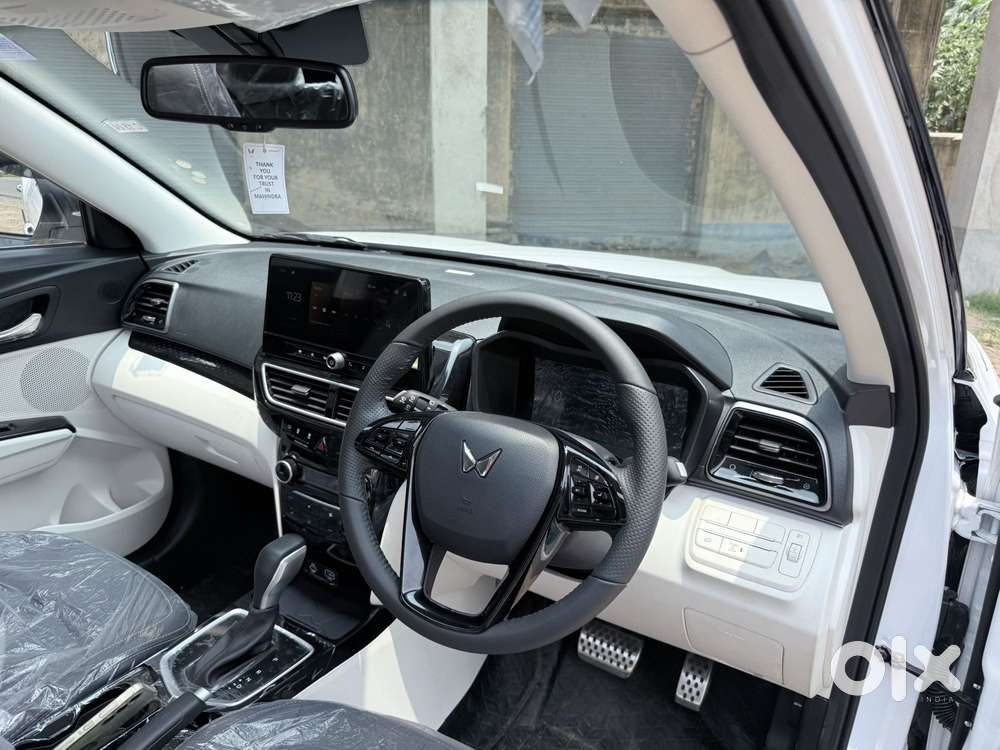 Mahindra Xuv 3xo Ax7l 1.2 Petrol At (pg), 2026, Petrol