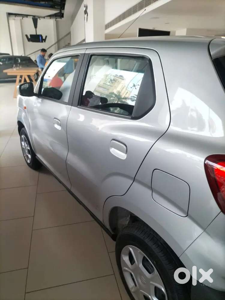 Car Starting On Road Price 4 Lakh New