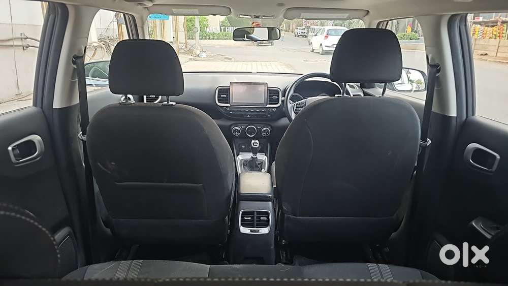 Hyundai Venue Petrol Automatic 2021
