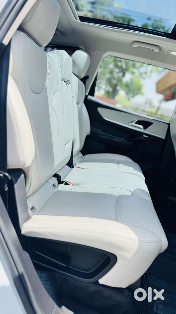 Mahindra Xuv700 2.2 Ax 7 Diesel At Luxury Pack Str, 2025, Diesel