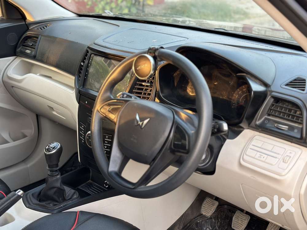Mahindra Xuv300 W4, 2023, Petrol