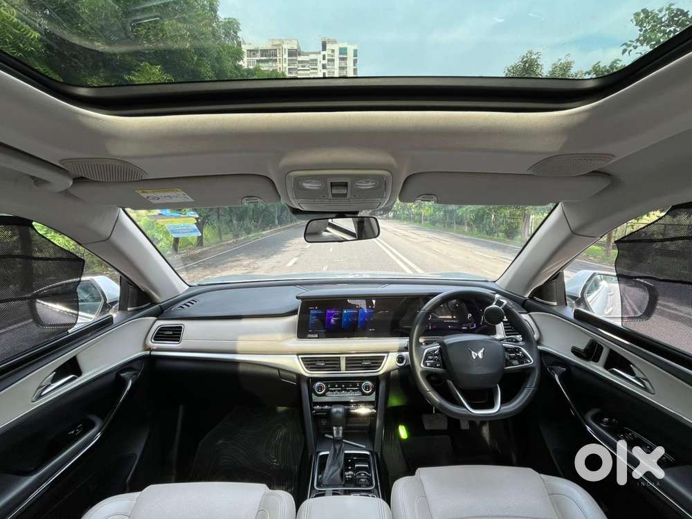 Mahindra Xuv700 2.0 Ax 7 Petrol At Luxury Pack Str, 2021, Petrol