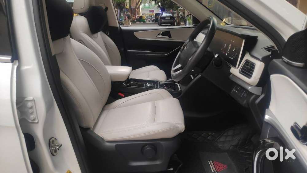 Mahindra Xuv700 2.2 Ax 7 Diesel At Luxury Pack Str, 2024, Diesel