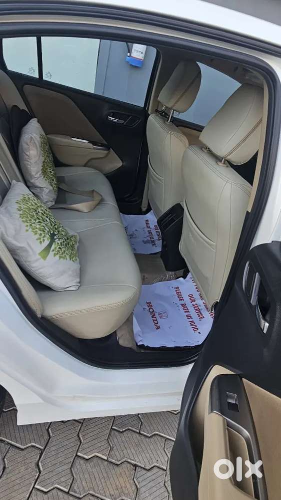 Step Into A Well-maintained City From Honda.for Sale: 2015 Honda City