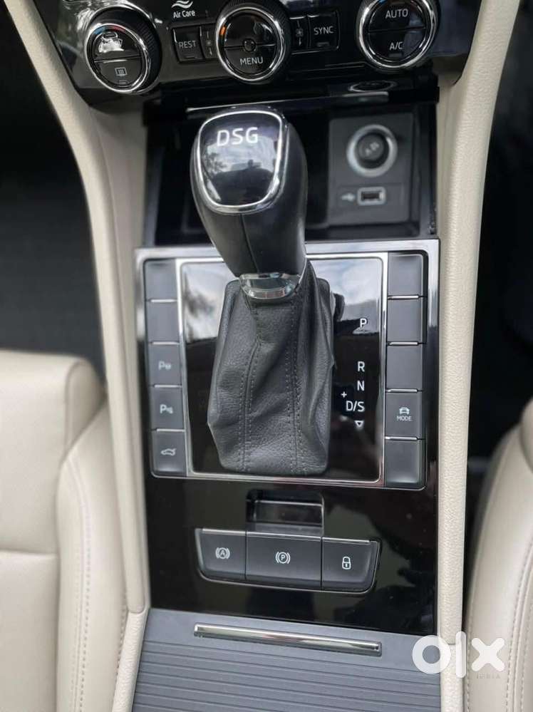 Skoda Superb Style 1.8 Tsi At, 2020, Petrol