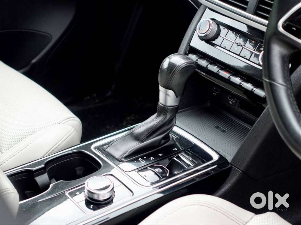 Mahindra Xuv700 2.0 Ax 7 Petrol At Luxury Pack Str, 2023, Petrol