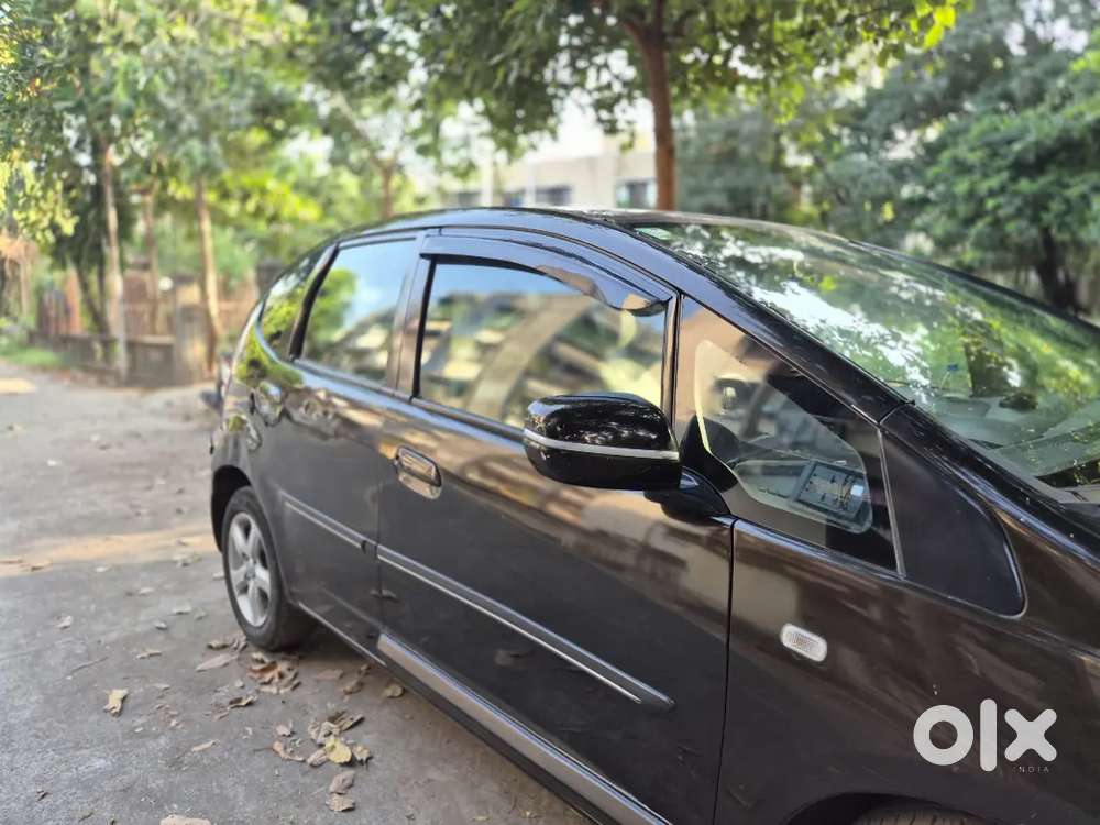 Honda Jazz 1.2 Zx 2011( All Paper Clear Upto 2031)