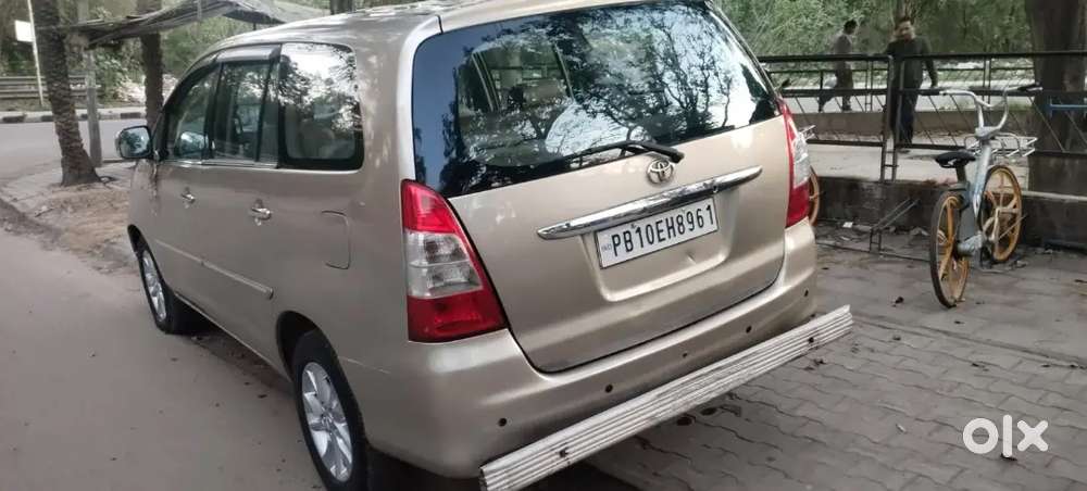 Toyota Innova 2011