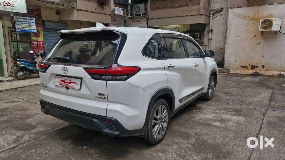 Toyota Innova Hycross 2.0 Zx Hybrid 7 Str, 2023, Petrol