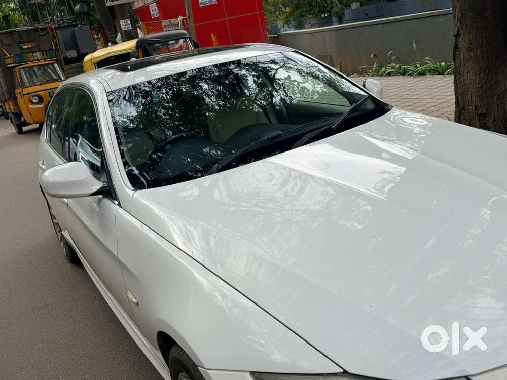 Bmw 3 Series 2011, Luxury Line