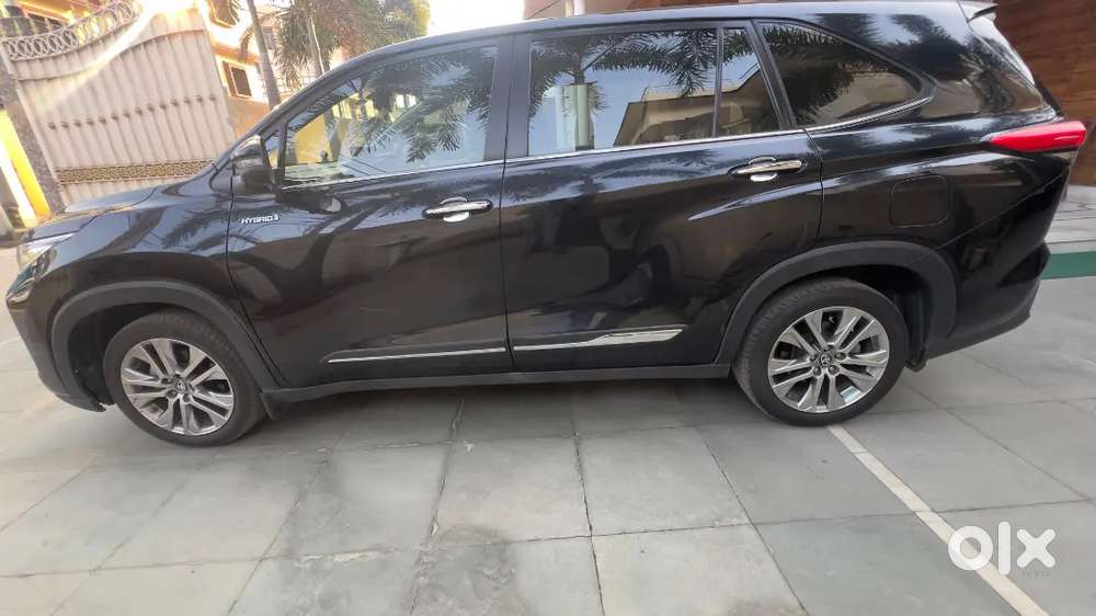 Toyota Innova Hycross Zx Top Model,  2023