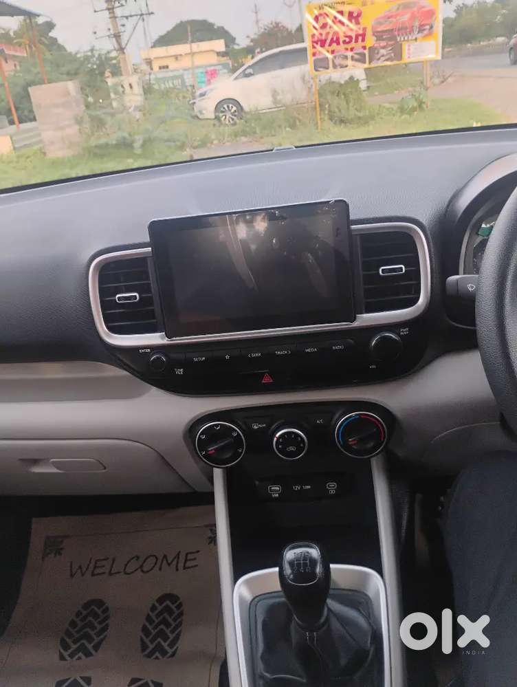Hyundai Venue Petrol 2024