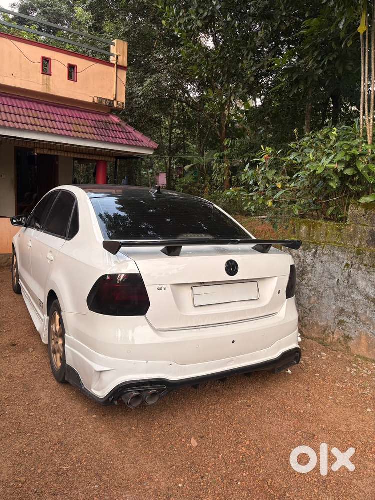 Volkswagen Vento 1.6 Highline At Petrol