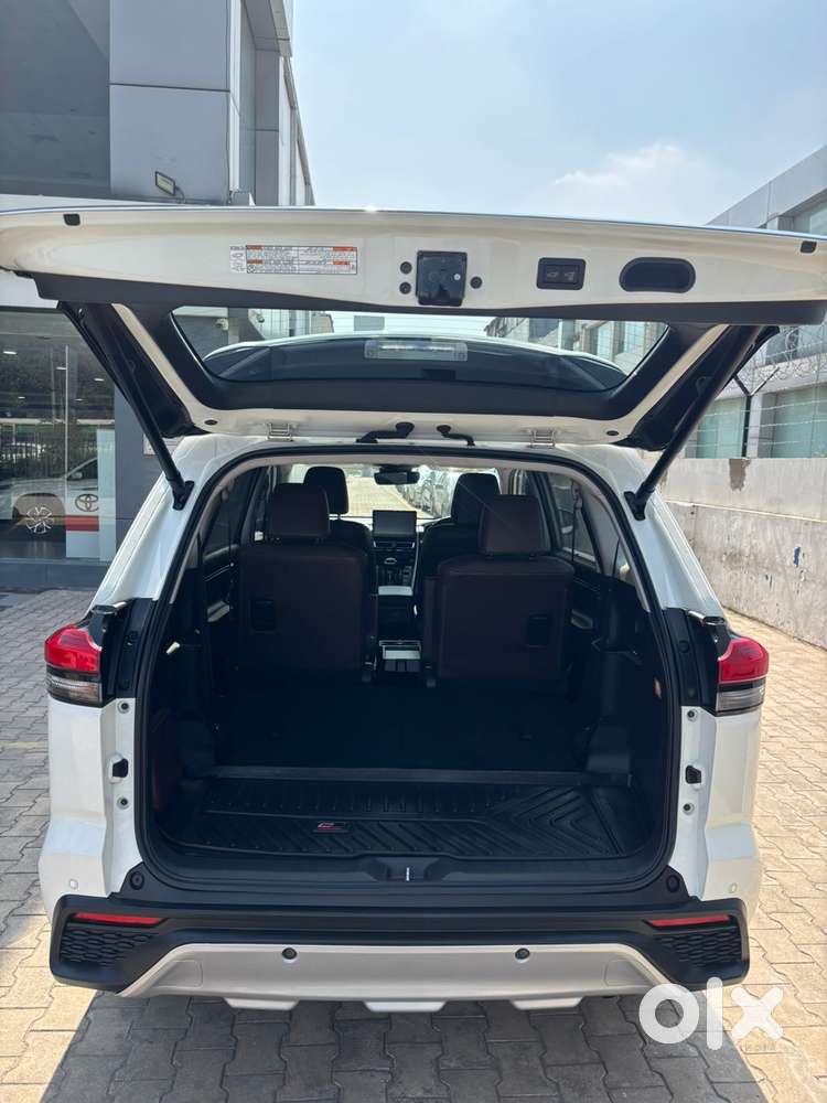 Toyota Innova Hycross 2.0 Zx Hybrid 7 Str, 2024