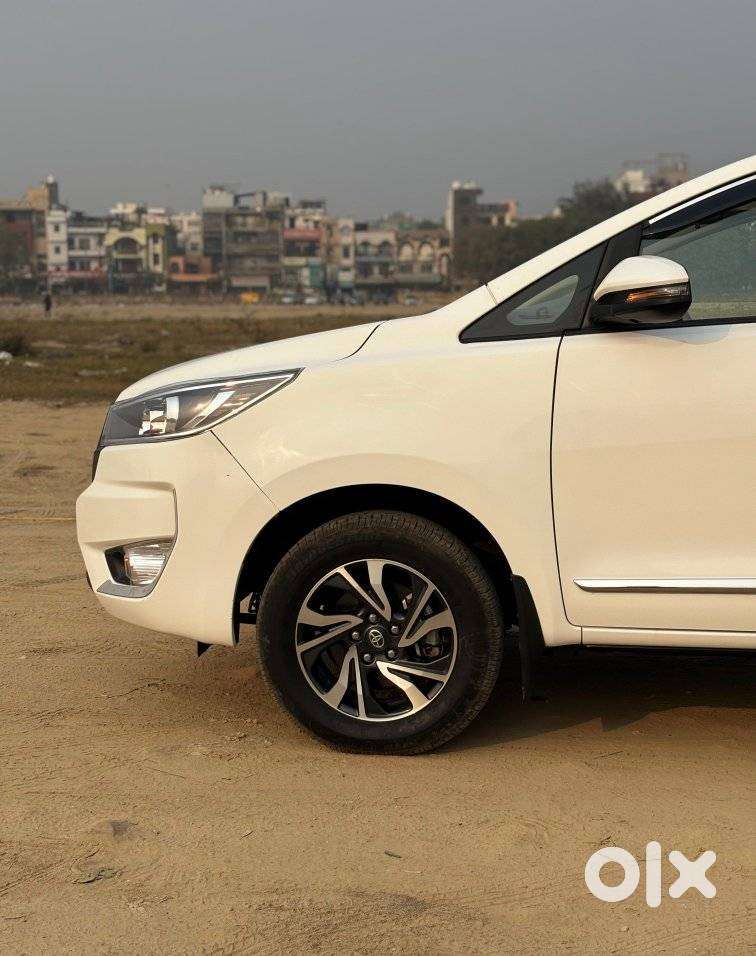 Toyota Innova Crysta