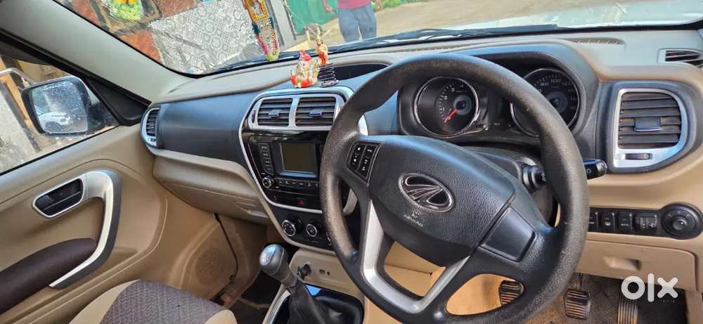 Mahindra Tuv 300 1.5 T8 2017