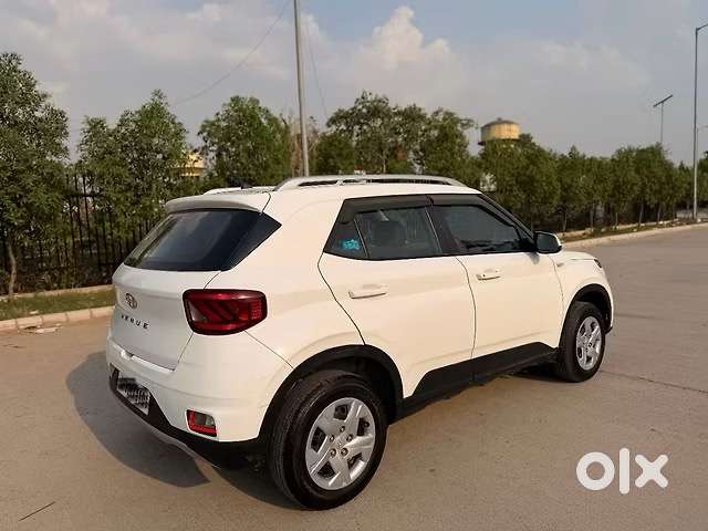Hyundai Venue Petrol - 2022 Doctor Driven In Prestine Condition.