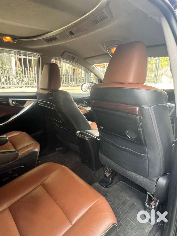 Toyota Innova Crysta 2.8 Zx At 7 Seater, 2017, Diesel