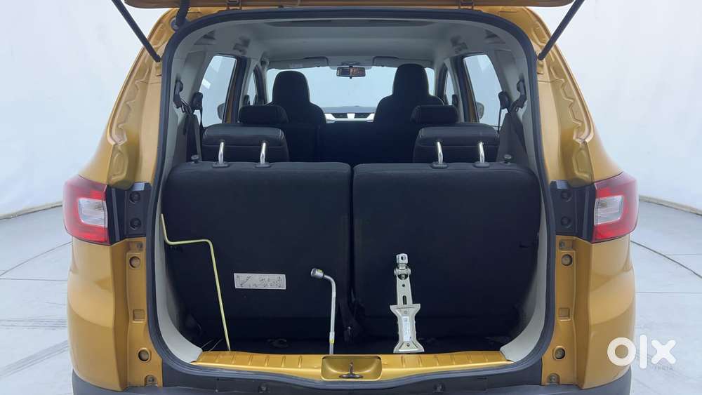 Renault Triber Rxz, 2023, Petrol