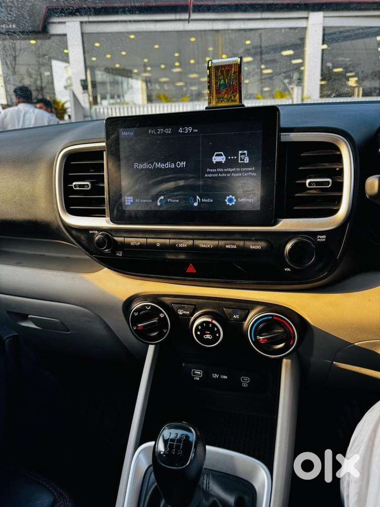 Hyundai Venue 2024 Petrol Well Maintained