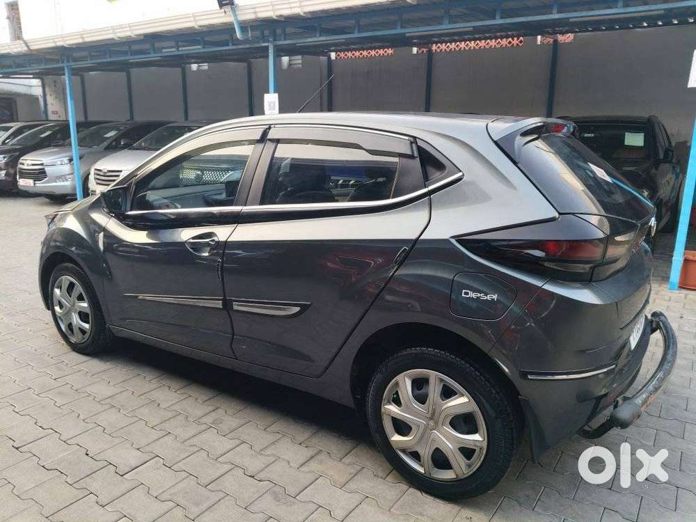 Tata Altroz 1.2 Xm Plus, 2024