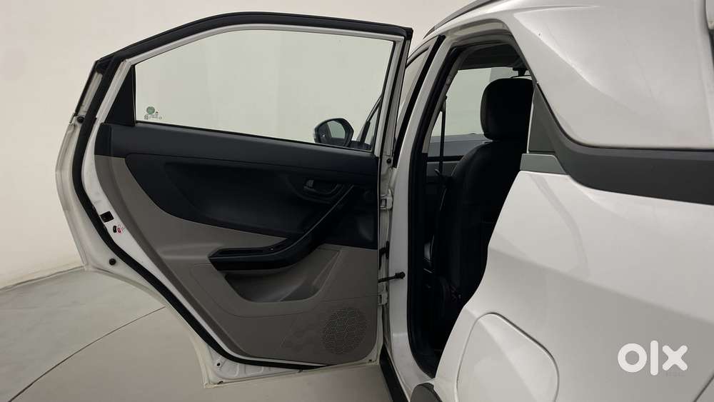 Tata Nexon 1.2 Revotron Xt, 2018, Petrol
