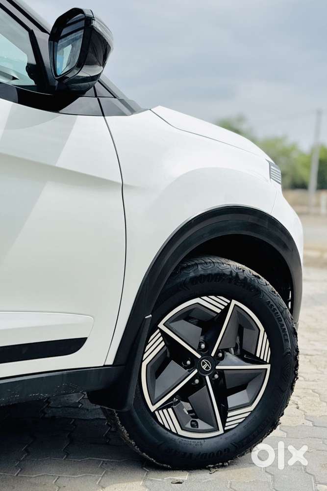 Tata Nexon Creative Plus 1.2 Revotron Petrol 7dca Dt, 2023, Petrol