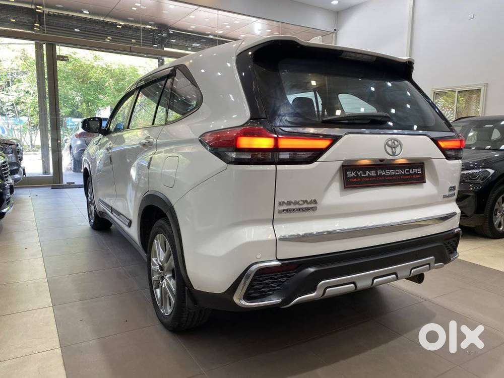Toyota Innova Hycross 2.0 Zx Hybrid 7 Str, 2023, Petrol