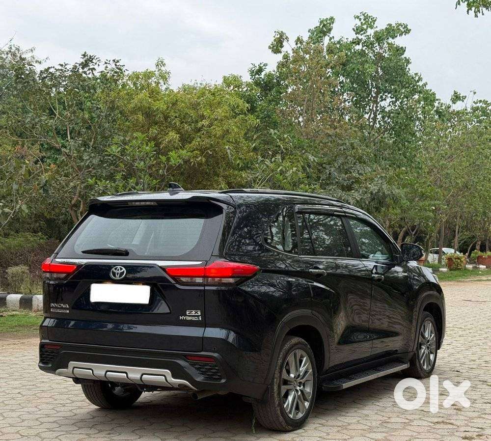 Toyota Innova Hycross 2.0 Zx Hybrid 7 Str, 2024, Petrol