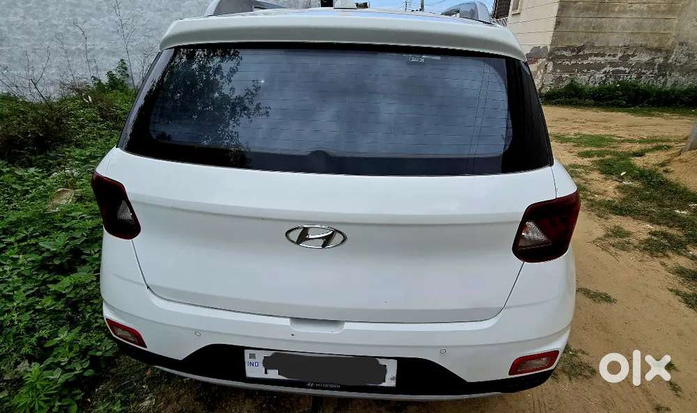 Hyundai Venue 2022 Petrol Well Maintained And Mid Variant