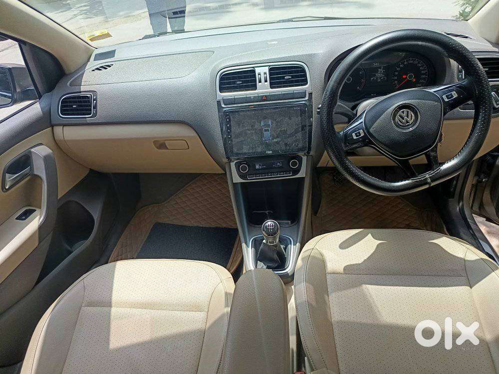 Volkswagen Vento Celeste 1.6 Highline, 2016, Petrol