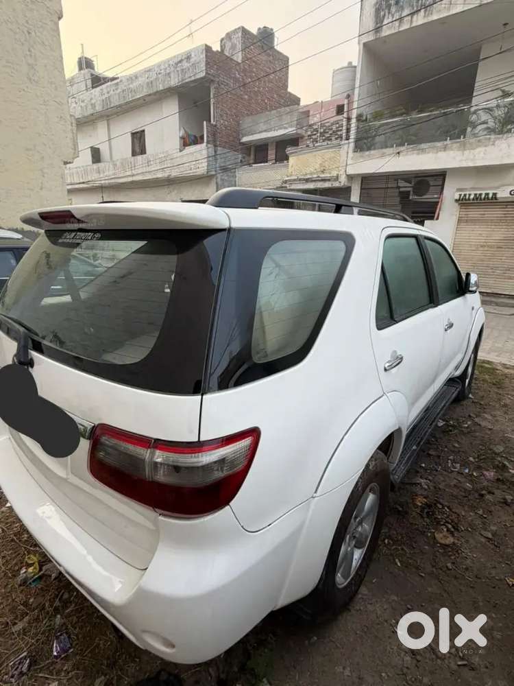 Toyota Fortuner 2011 4*4 Mt
