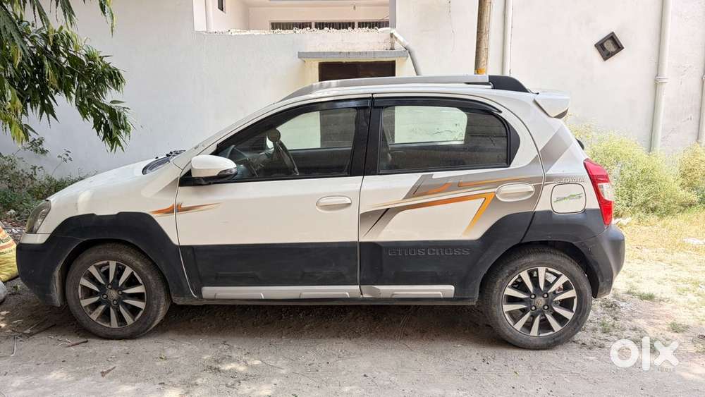 Toyota Etios Cross 2015