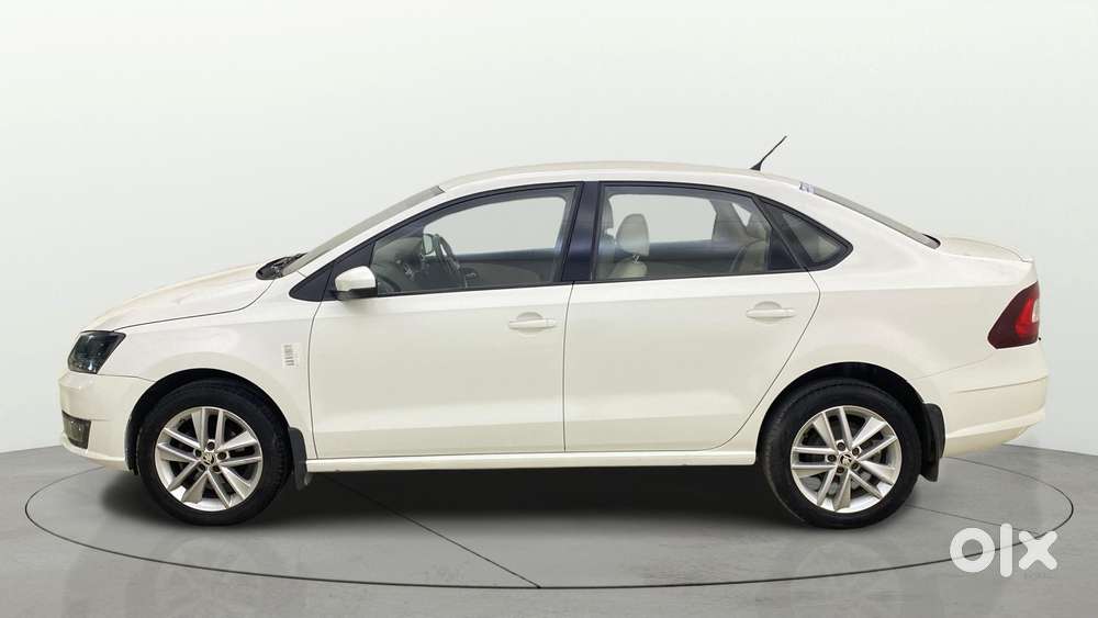 Skoda Rapid 1.6 Mpi At Style, 2017, Petrol